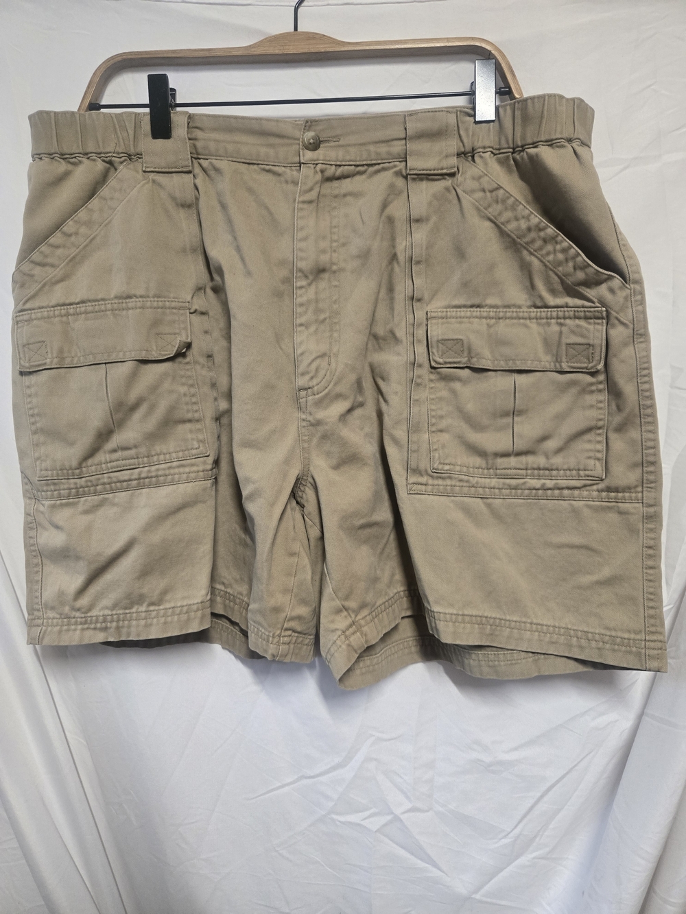 croft & barrow Men's Tan Cargo Shorts with Utility Pockets